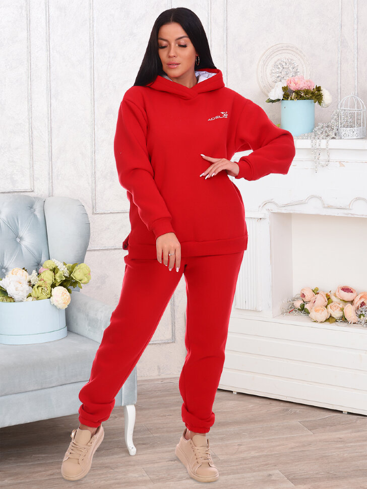 Ред красный костюм