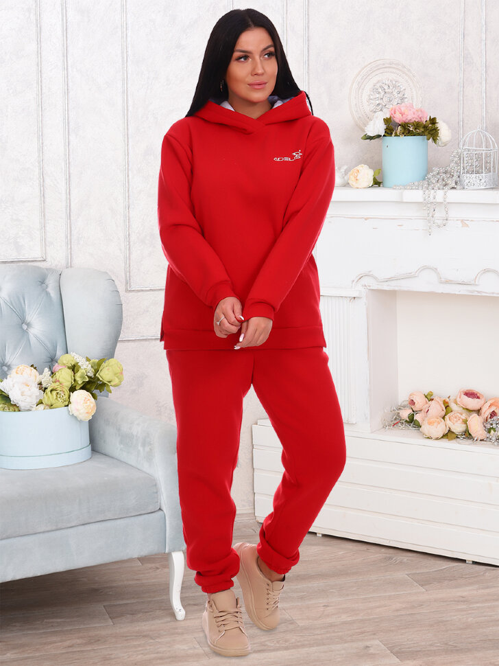 Ред красный костюм