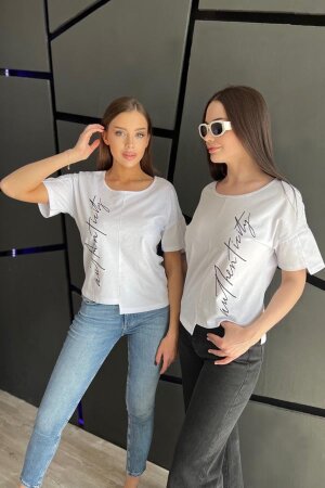 Женская футболка 8228