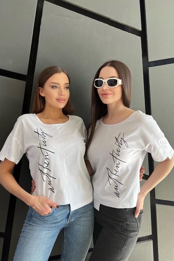 Женская футболка 8228