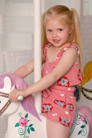 Костюм с шортами для девочки 5121 красный