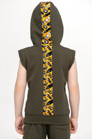 Майка для мальчика Енот с капюшоном хаки