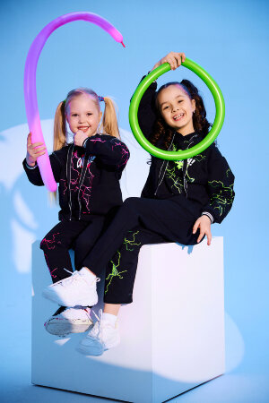 Детский костюм с брюками 67068 черный,зеленый