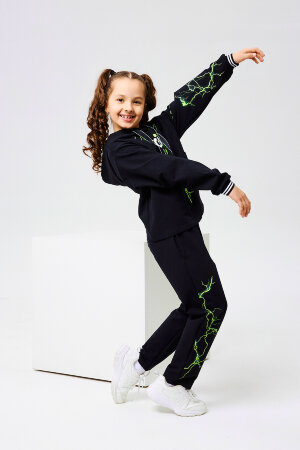 Детский костюм с брюками 67068 черный,зеленый