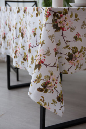 Скатерть Цветущая яблоня