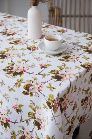 Скатерть Цветущая яблоня